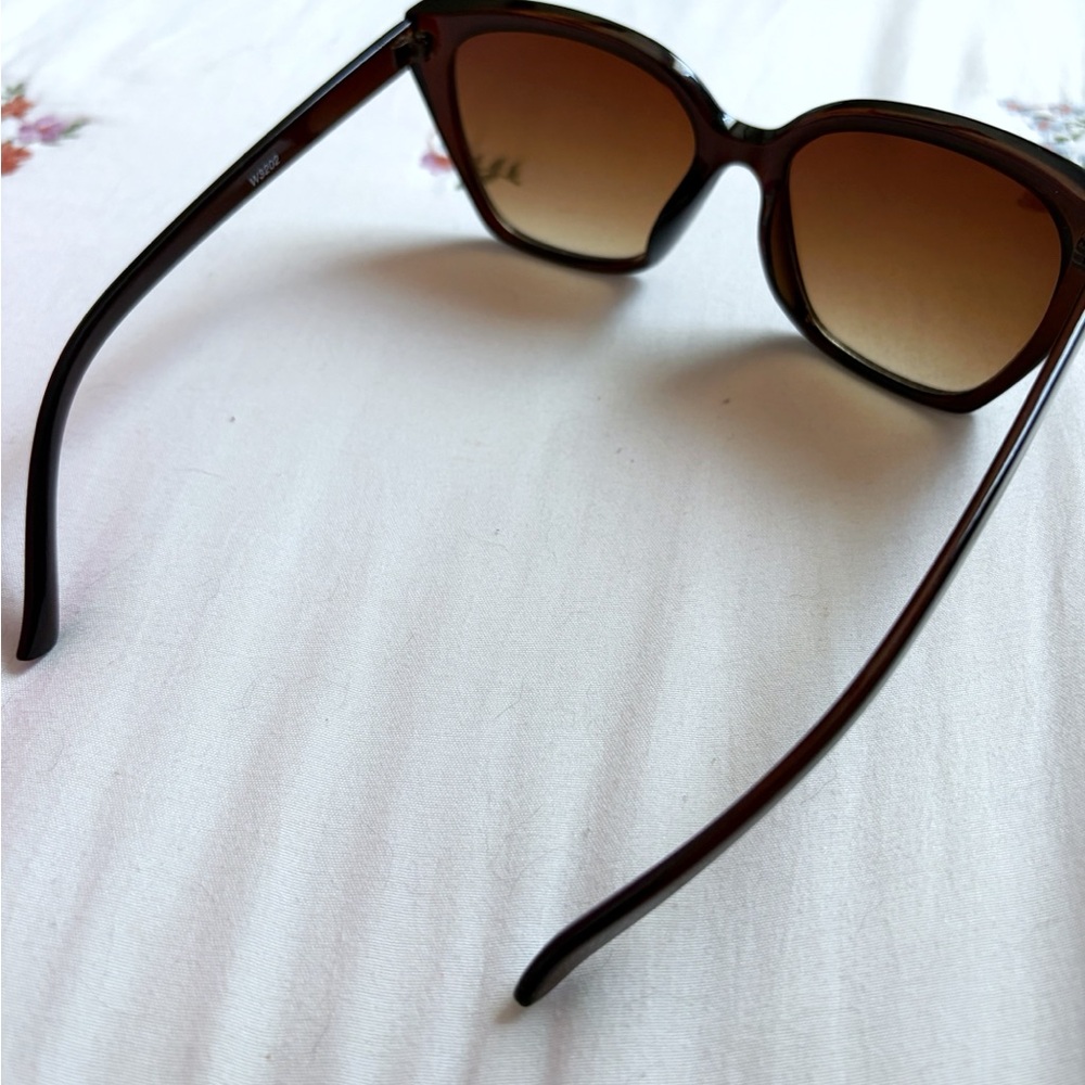 Women's Brown Sunglasses - Fashion Cat Eye - Picture 2 of 3